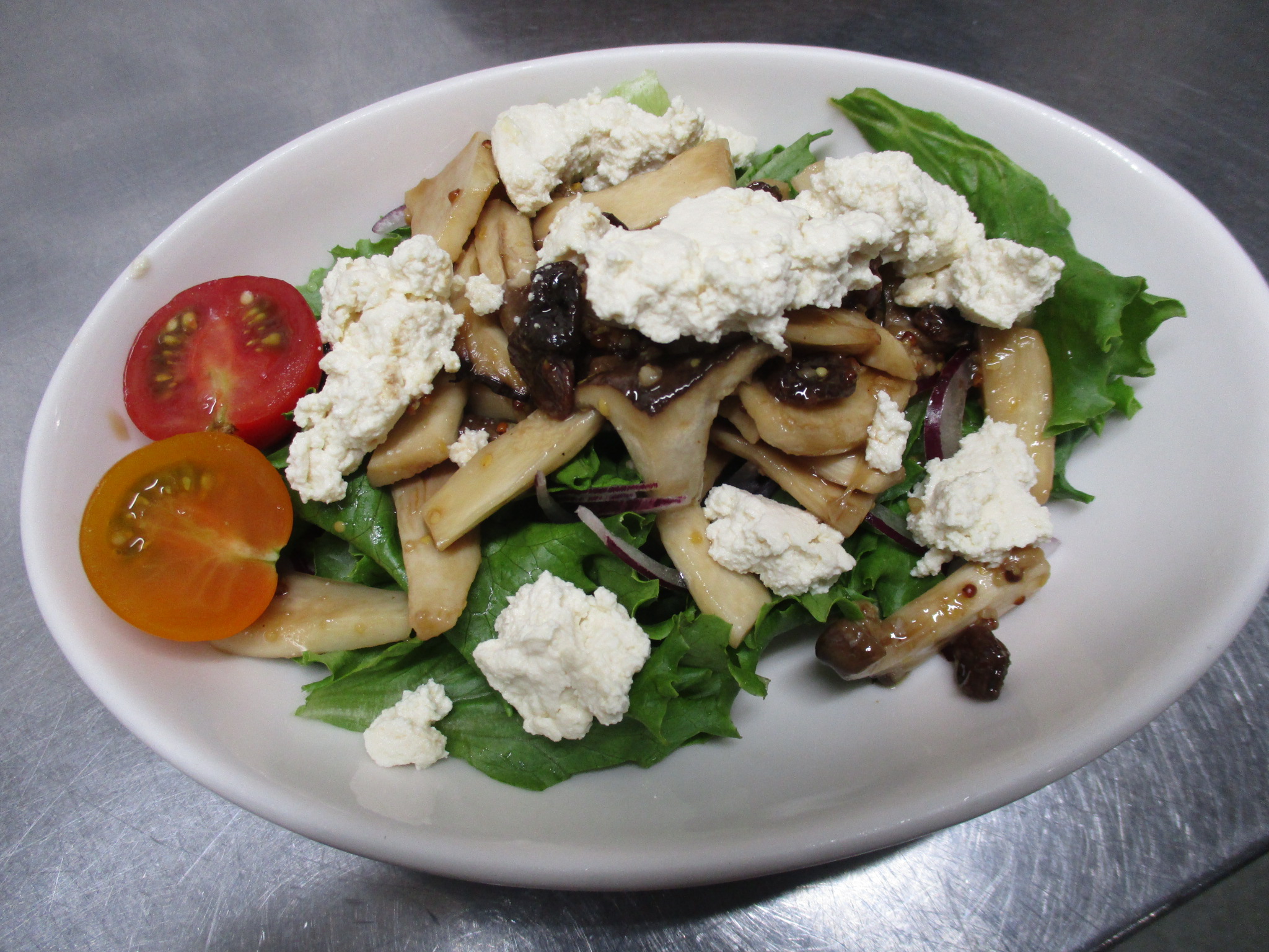 キノコと豆乳カッテージチーズのサラダ