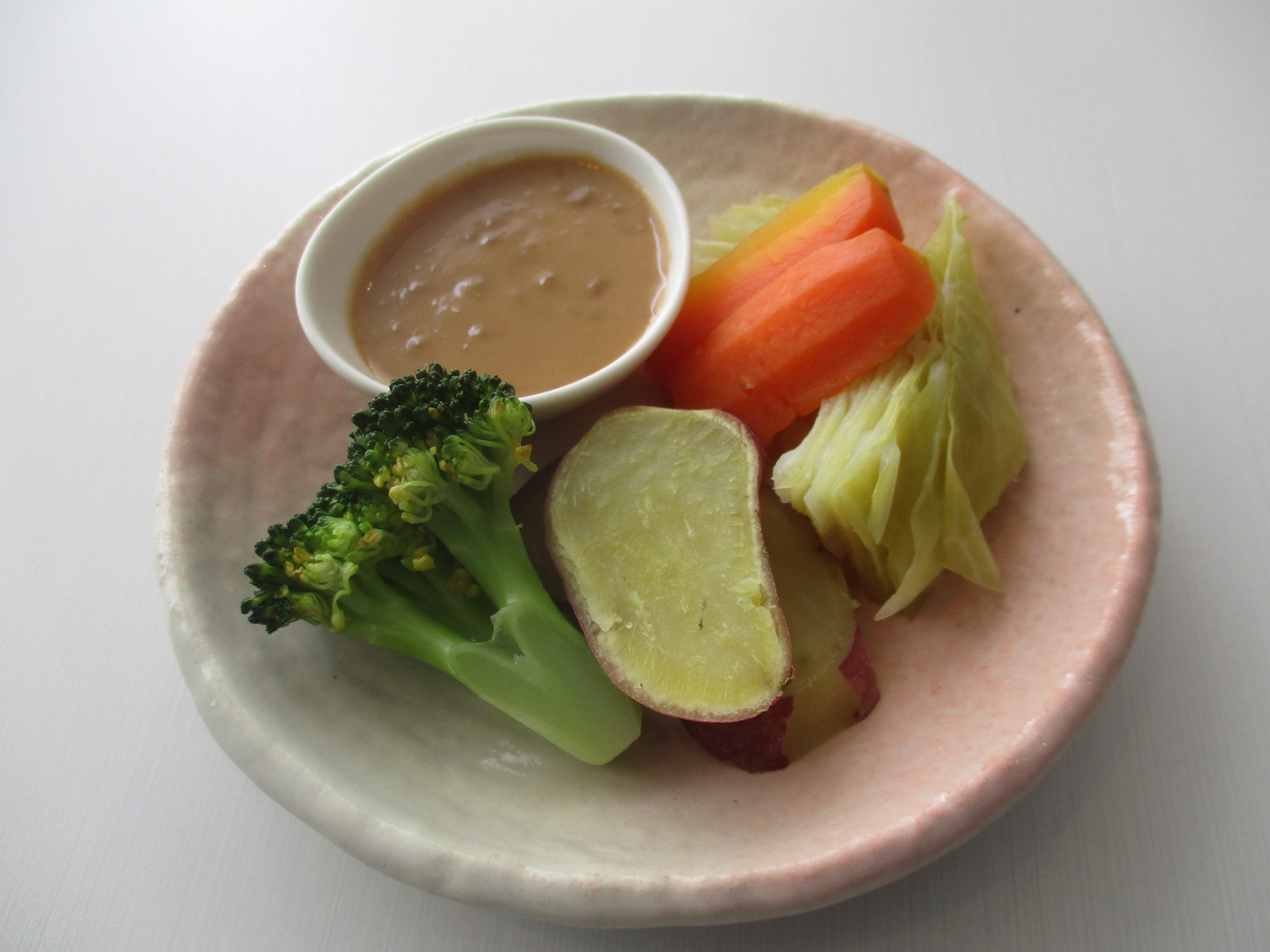 蒸し野菜　ピーナッツ梅ディップ