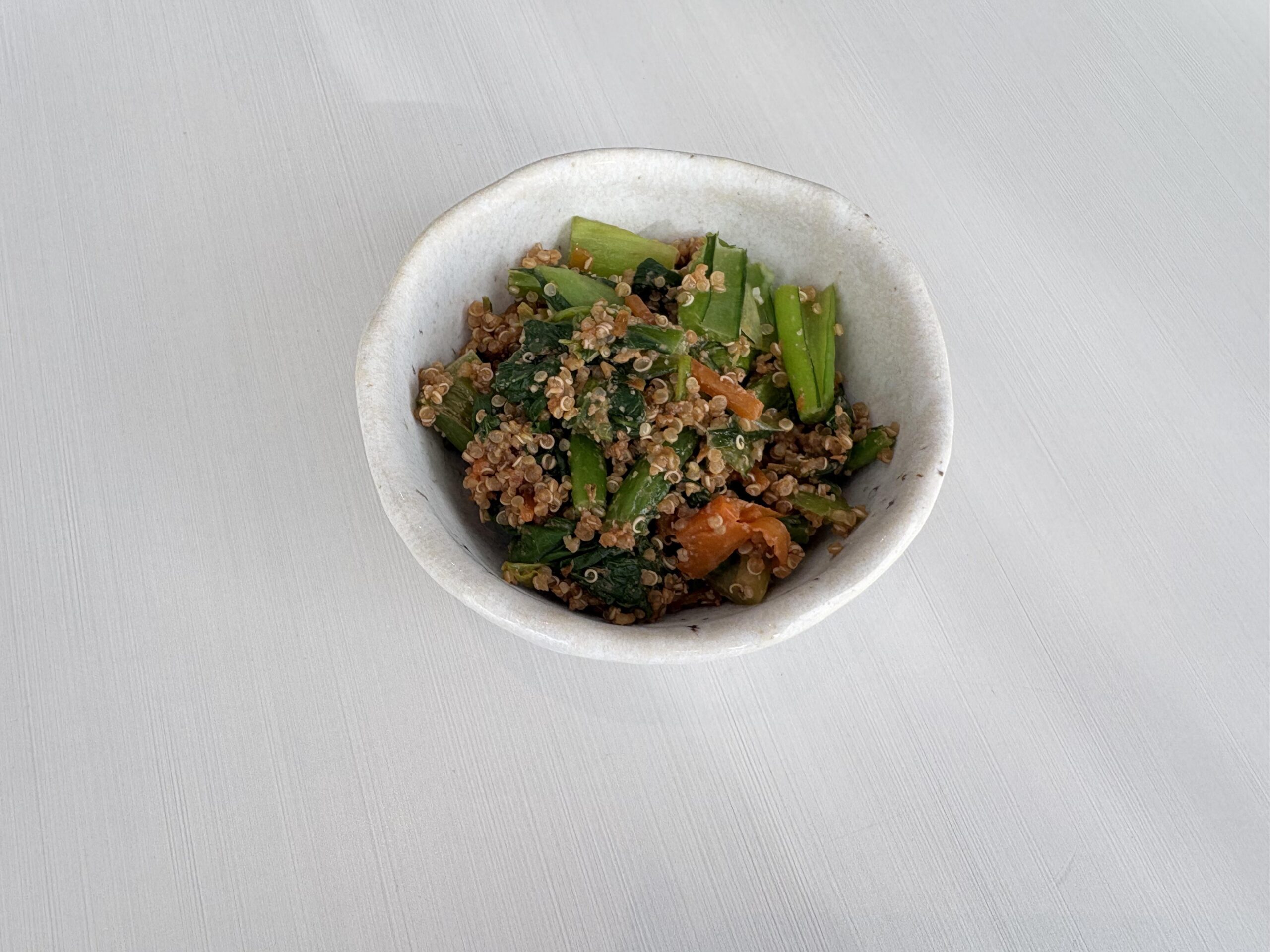 キヌア入りくるみサラダ